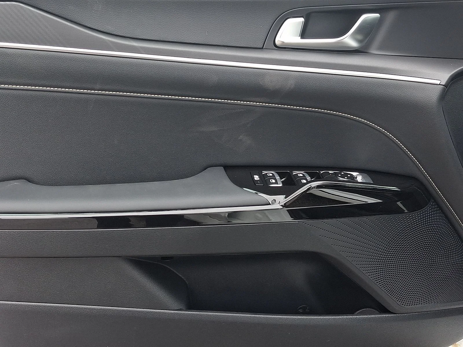 New 2026 White Kia GT-Line image 11