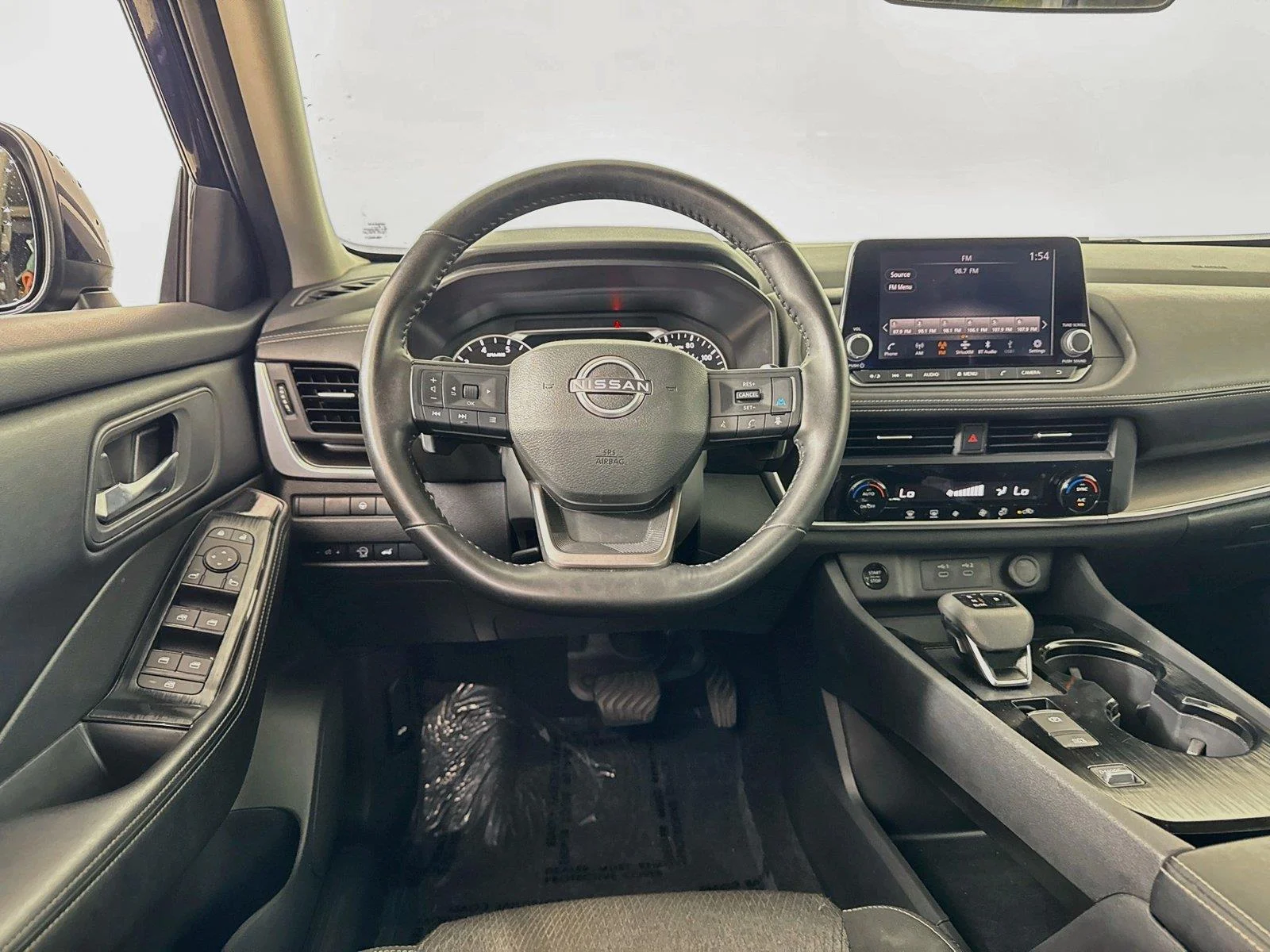 Used 2025 Deep Ocean Blue Pearl Nissan SV image 20
