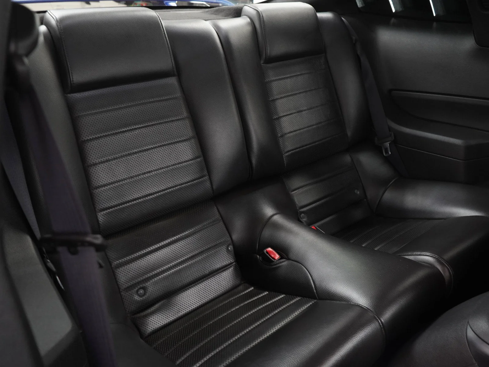 Used 2005  Ford GT Premium image 12