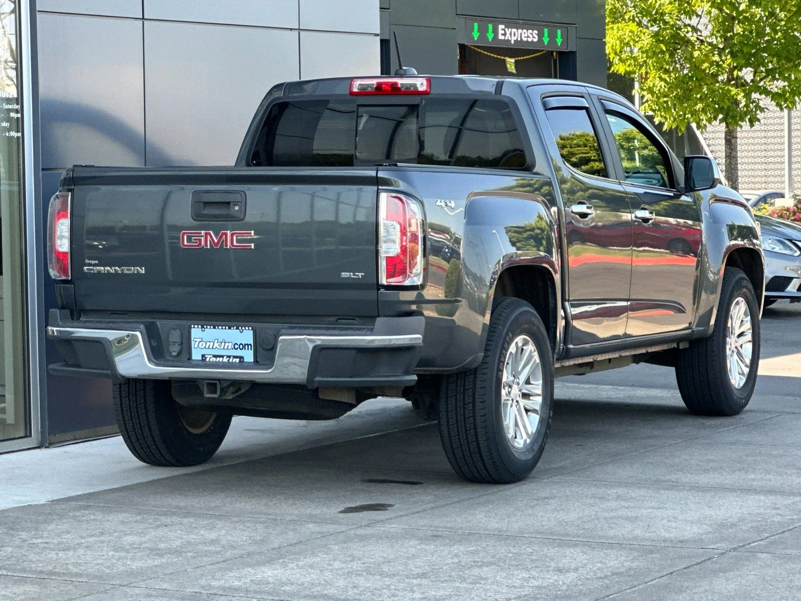Used 2016 Cyber Gray Metallic GMC SLT image 3