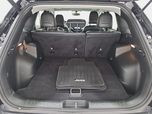 Used 2019 Diamond Black Crystal Pearlcoat Jeep Limited image 32