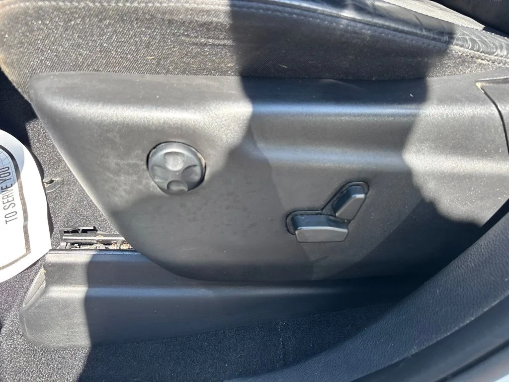 Used 2021 White Jeep Laredo X image 21