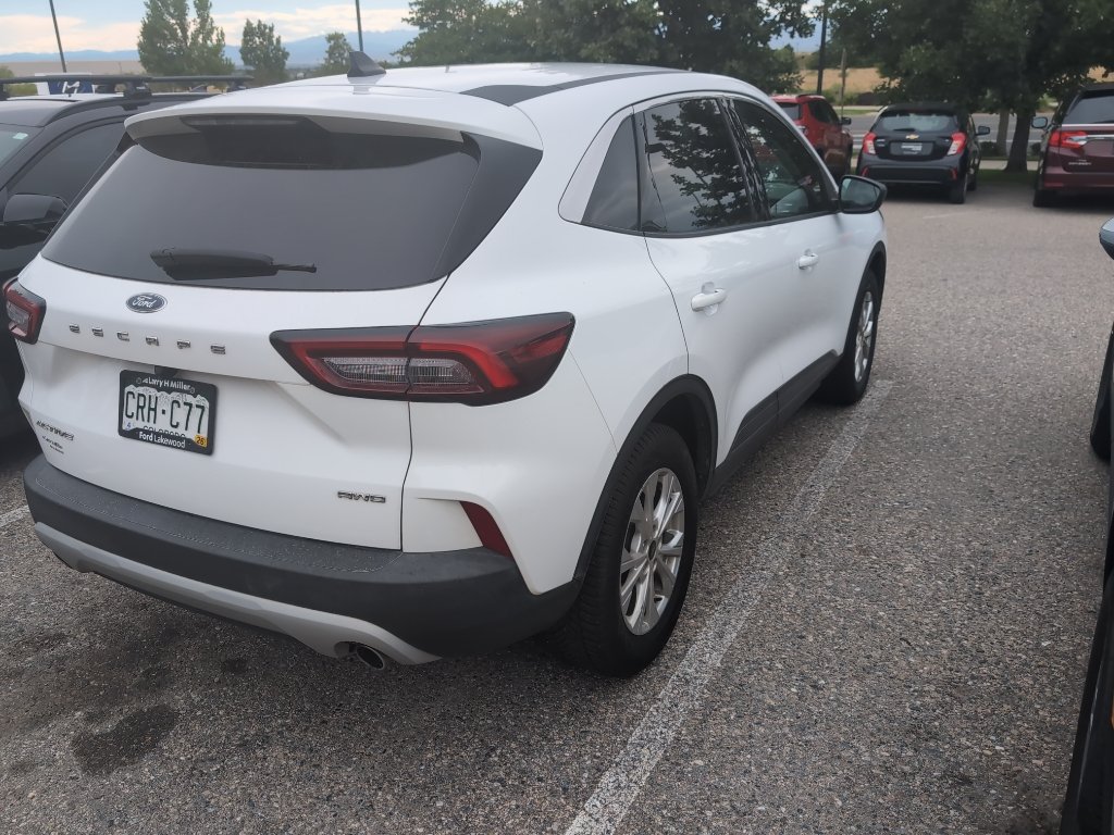 Used 2023 Oxford White Ford Active image 3
