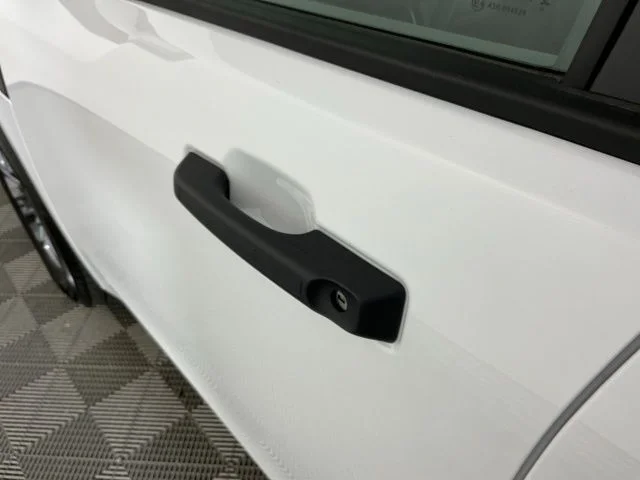 New 2026 Oxford White Ford XLT image 12