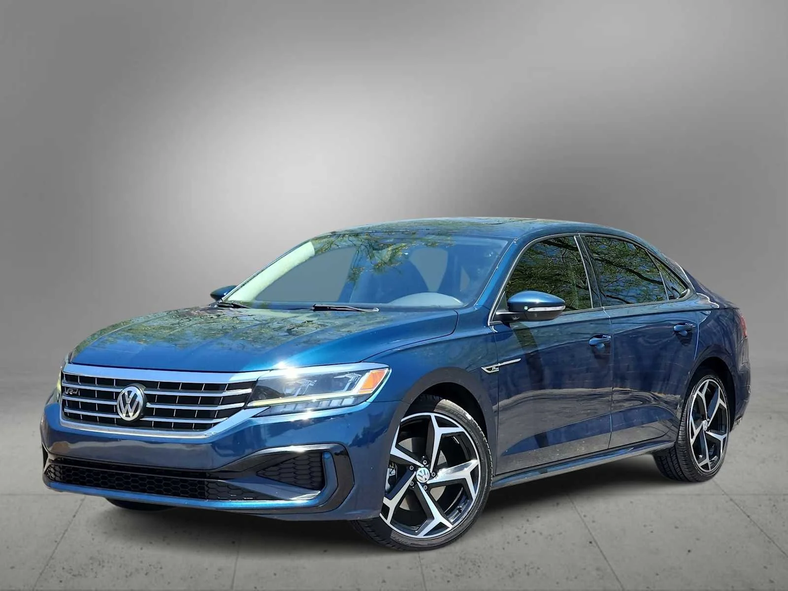 2020 Volkswagen Passat 2.0T R-Line Auto's photo