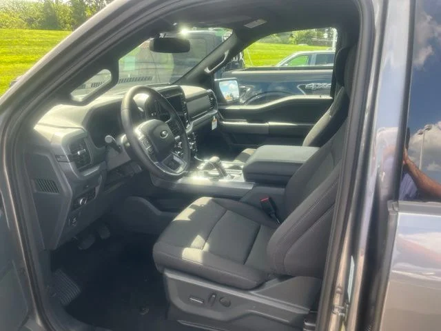 New 2026 Carbonized Gray Metallic Ford XLT image 8
