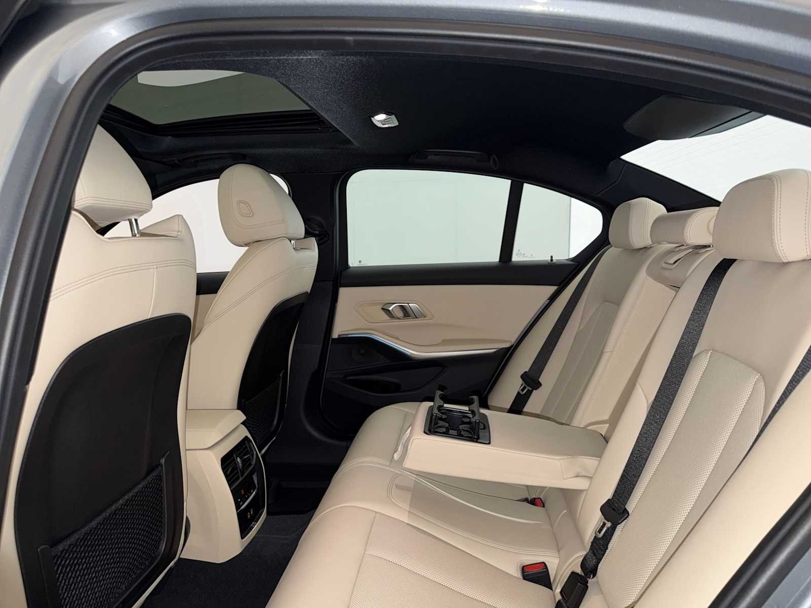 2023 BMW 3 Series 330i - Photo 21