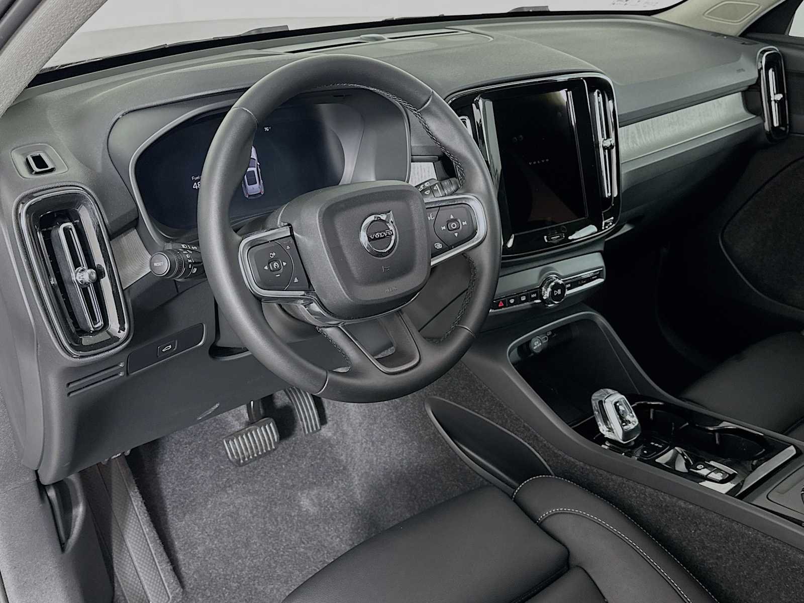 2025 Volvo XC40 Plus - Photo 9