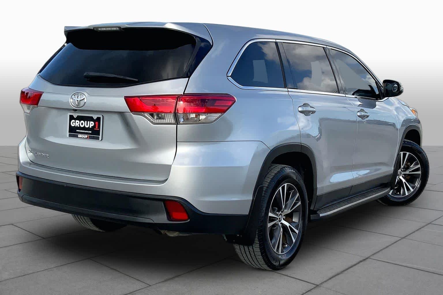 Used 2019 Celestial Silver Metallic Toyota LE image 13
