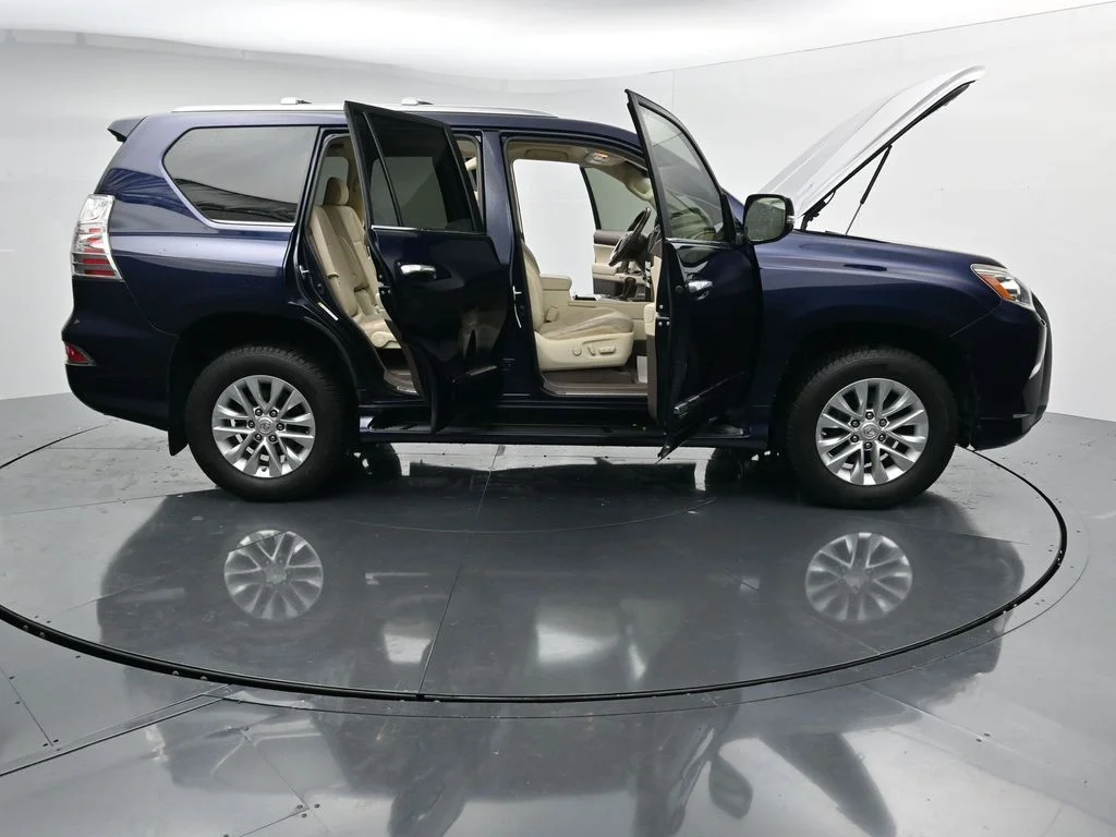 Used 2017  Lexus 460 image 38