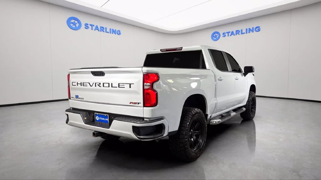Used 2024 Summit White Chevrolet RST image 8