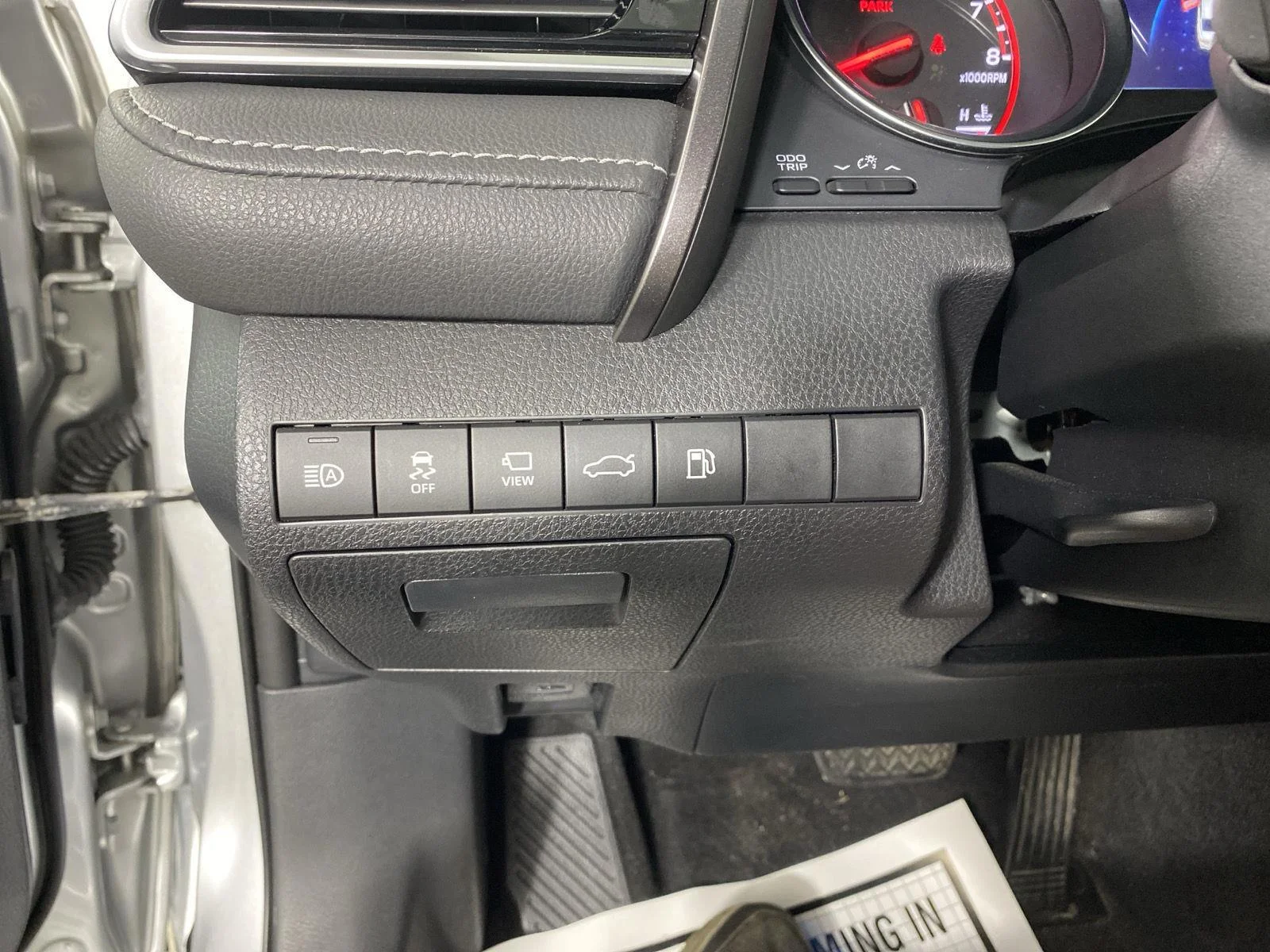 Used 2018 Celestial Silver Metallic Toyota XSE V6 image 29