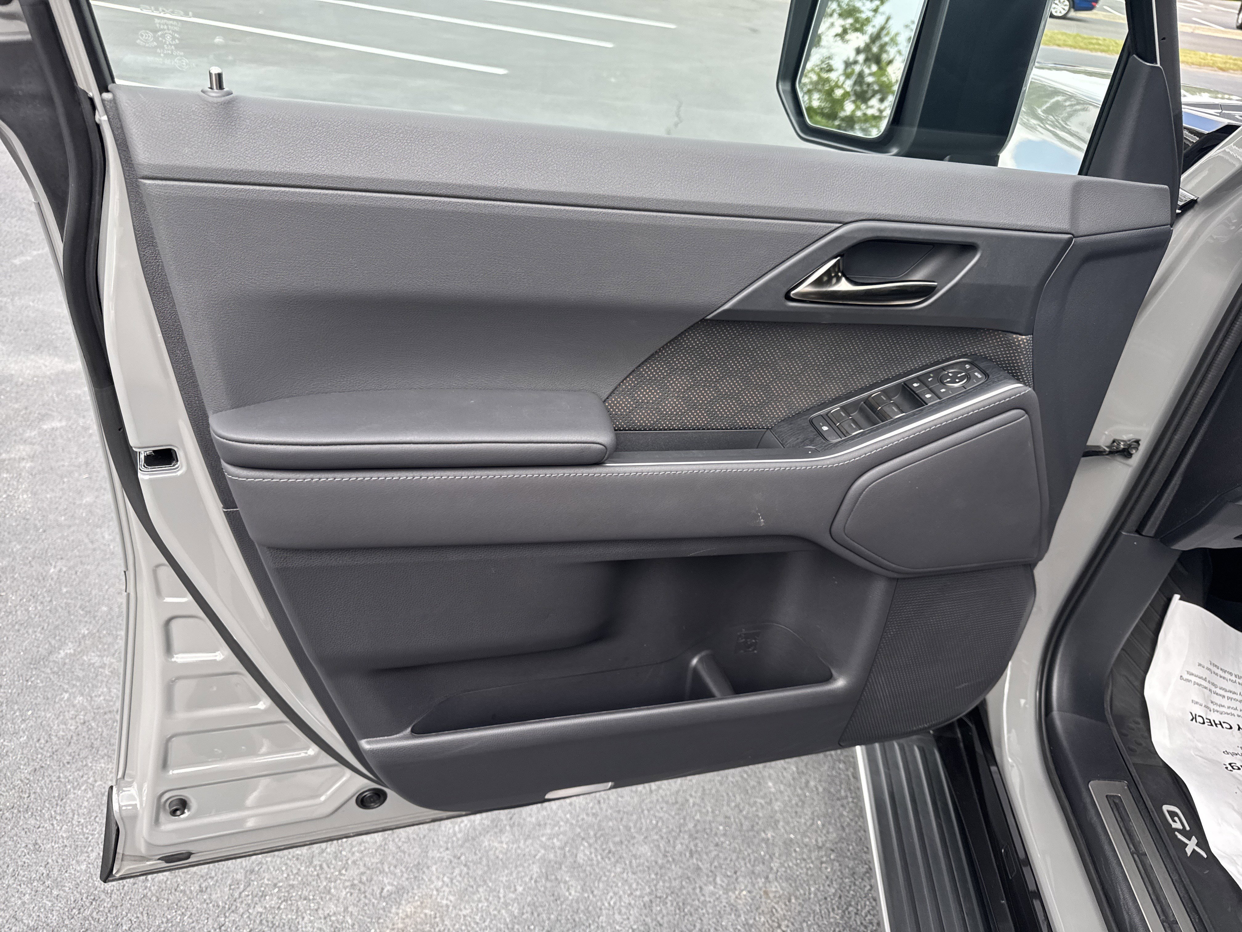 Used 2025 Incognito Lexus 550 Premium+ image 30