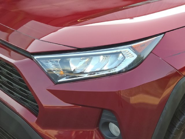 Used 2021 Red Toyota XLE Premium image 29