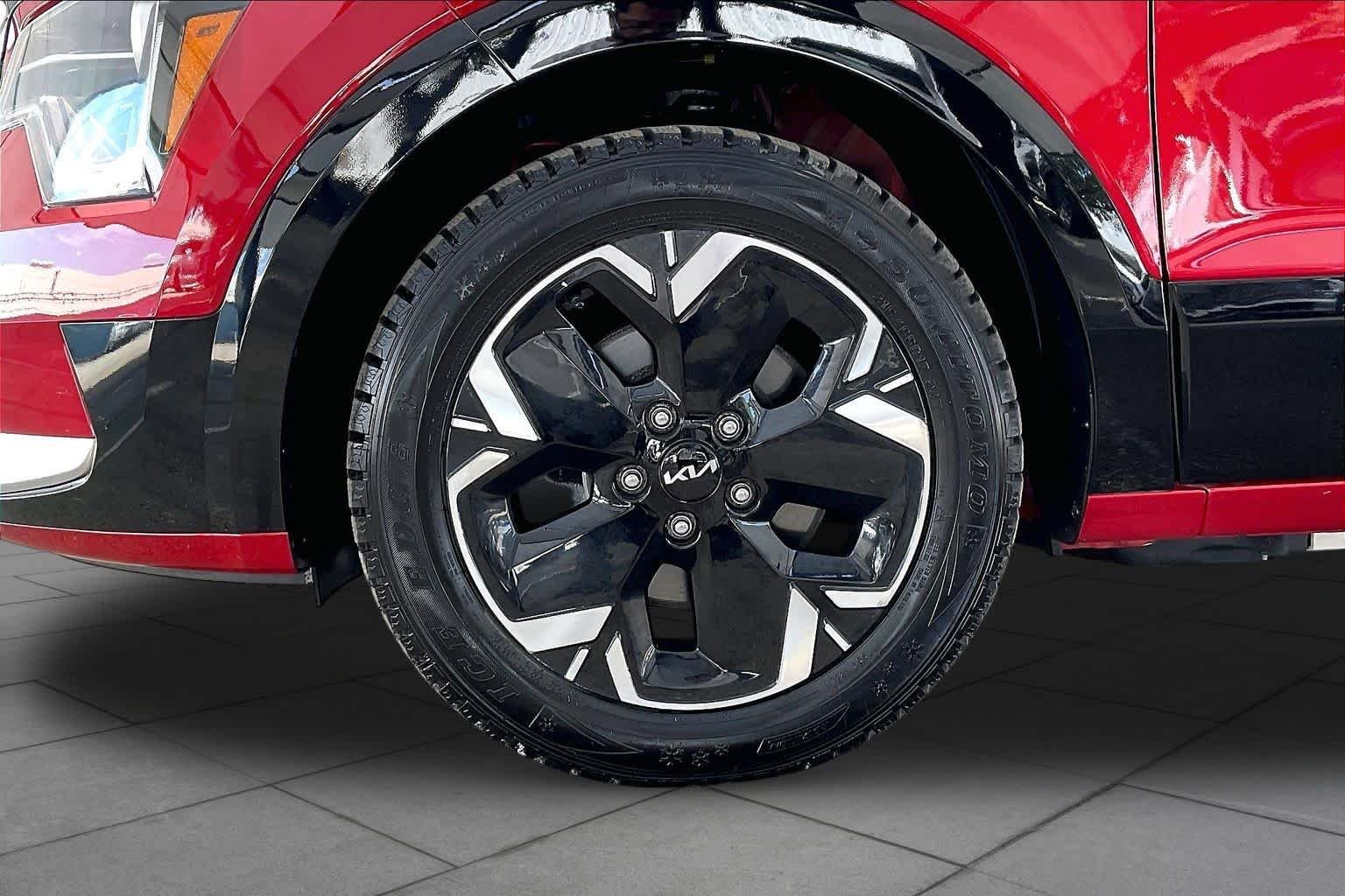 Used 2023 Runway Red Kia Wind image 10