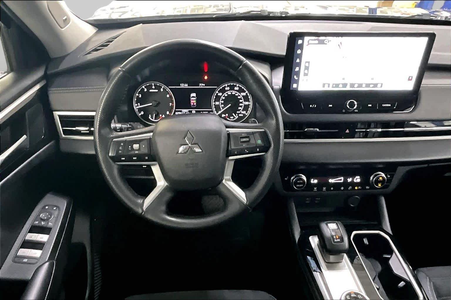 Used 2025 Graphite Gray Mitsubishi SE image 6
