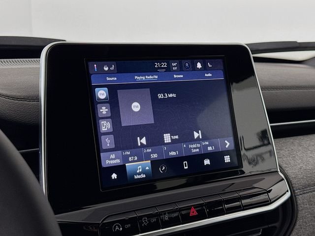 New 2026 Diamond Black Crystal Pearl-Coat Exterior Paint Jeep Latitude image 14