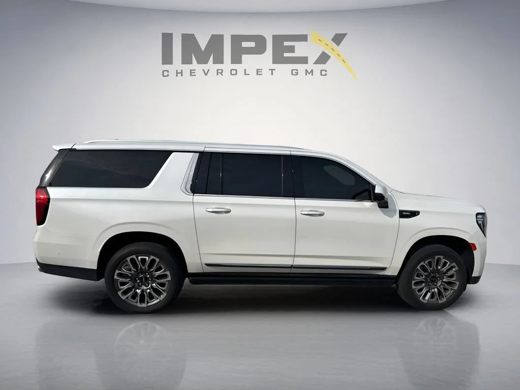 Used 2023 White Frost Tricoat GMC Denali Ultimate image 6
