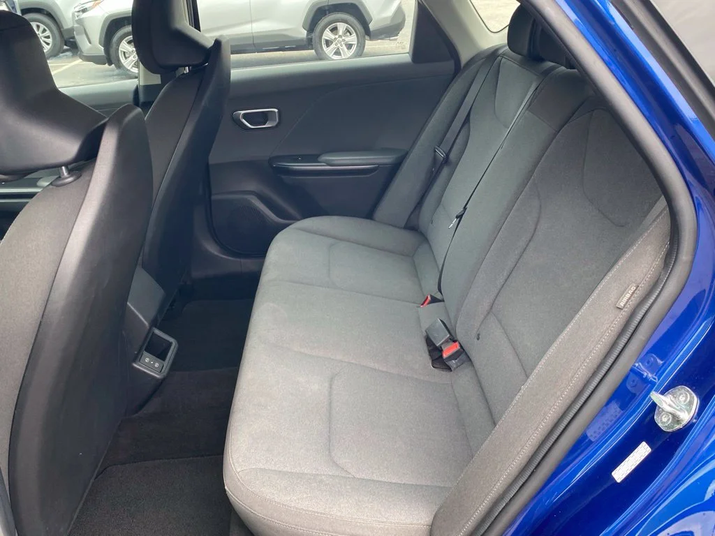 Used 2025  Kia LXS image 7
