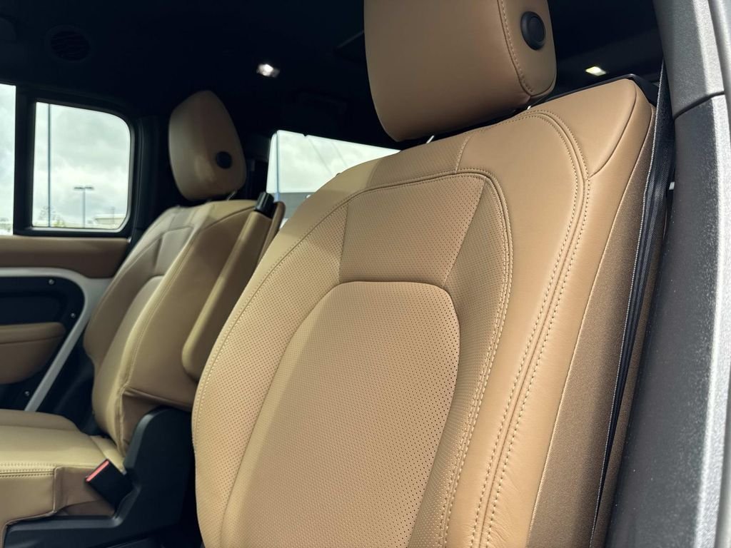 New 2026 Fuji White Land Rover S image 15