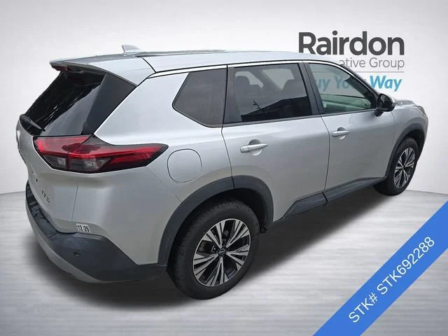 Used 2022 Brilliant Silver Metallic Nissan SV image 4