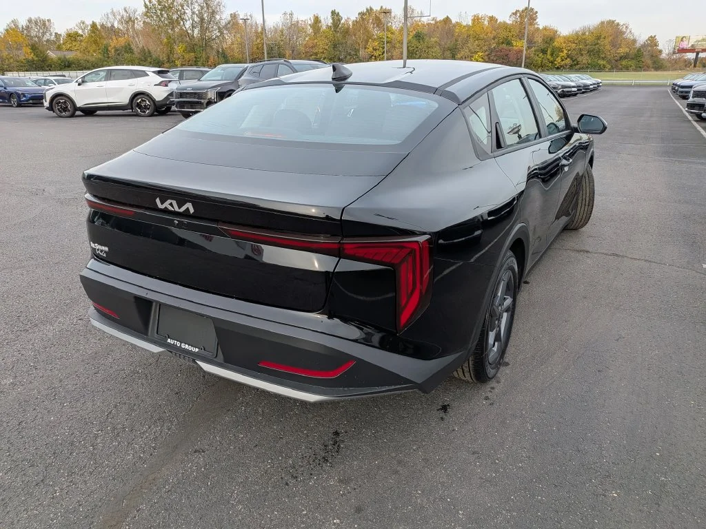 New 2027 Aurora Black Kia LXS image 34