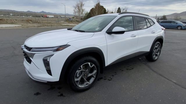 2026 Chevrolet Trax LT - Photo 4