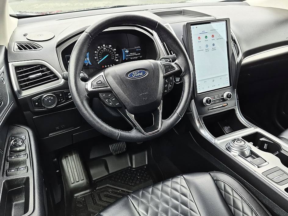 Used 2024  Ford Titanium image 29