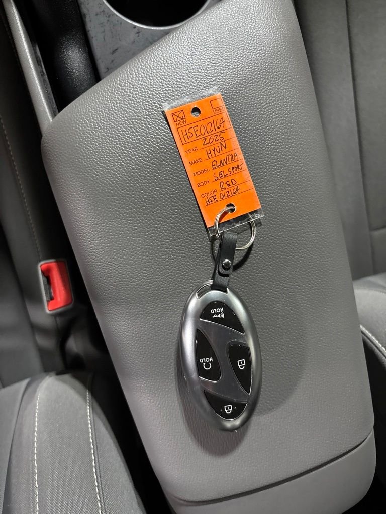 Used 2025 Red Hyundai SEL Sport image 31