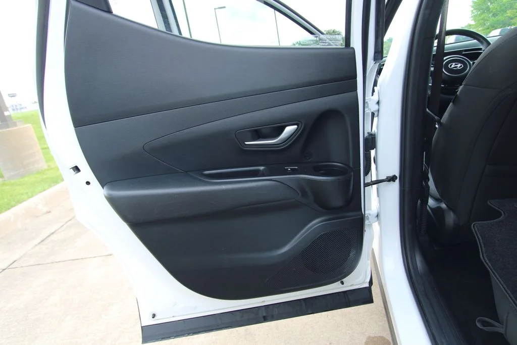 Used 2022 White Hyundai SEL Premium image 35