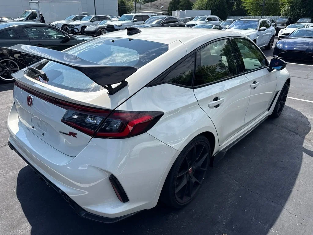 Used 2025 Championship White Honda  image 5