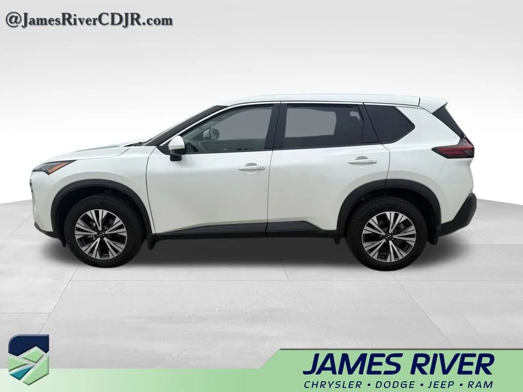 Used 2022 White Nissan SV image 9
