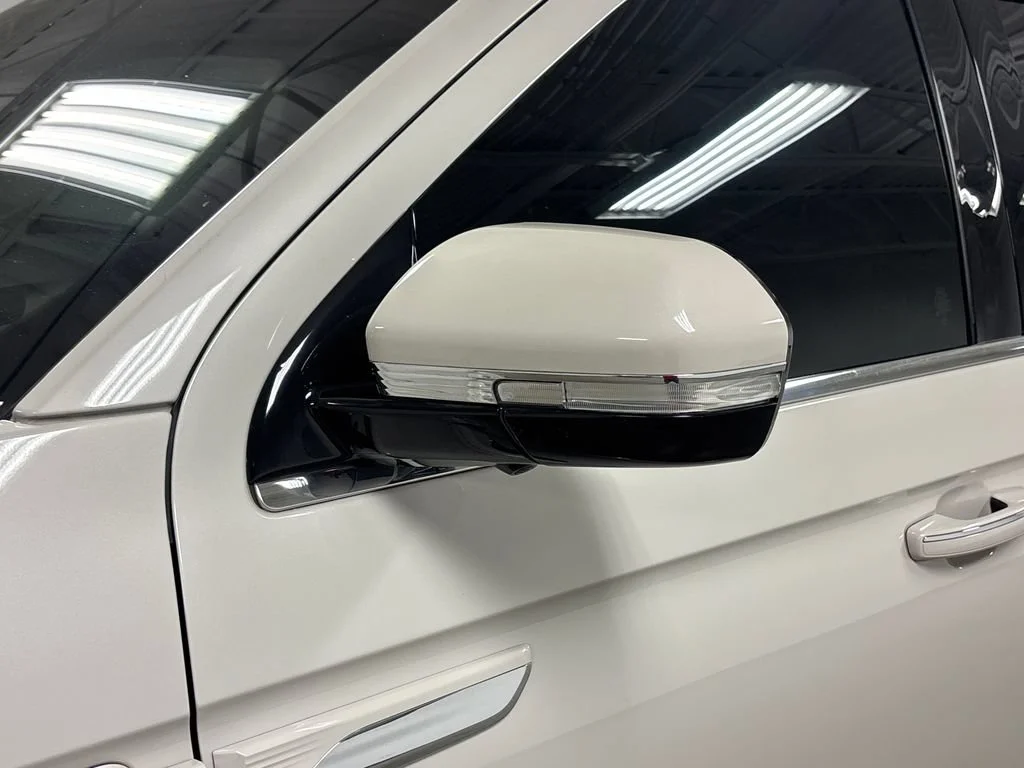 Used 2022 White Lincoln Reserve image 12