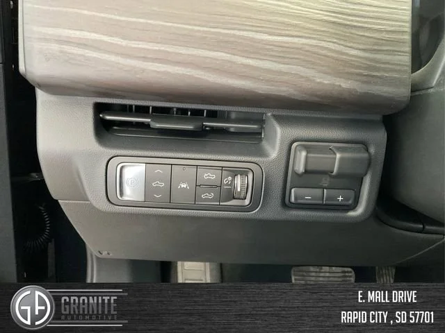 2025 GMC Sierra EV Denali - Photo 19