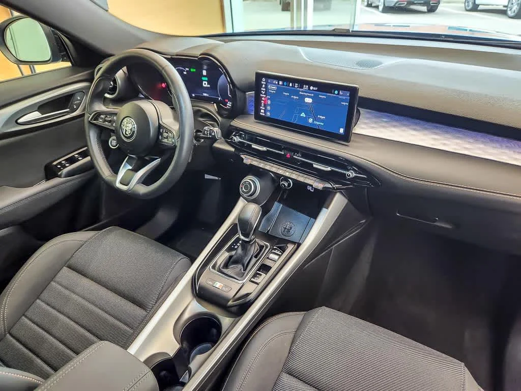 Used 2024  Alfa Romeo Ti image 27