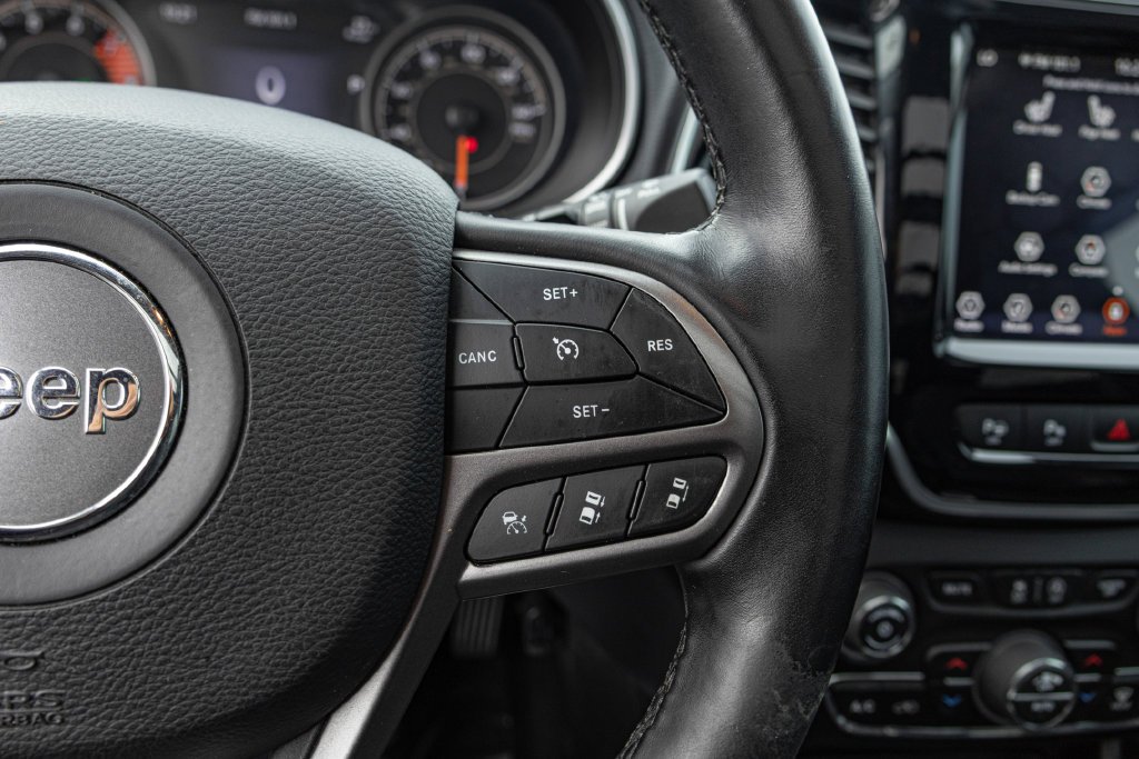 Used 2021 Silver Jeep Limited image 25