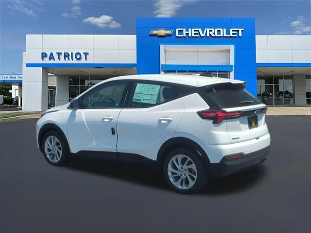 New 2027 Summit White Chevrolet LT image 8