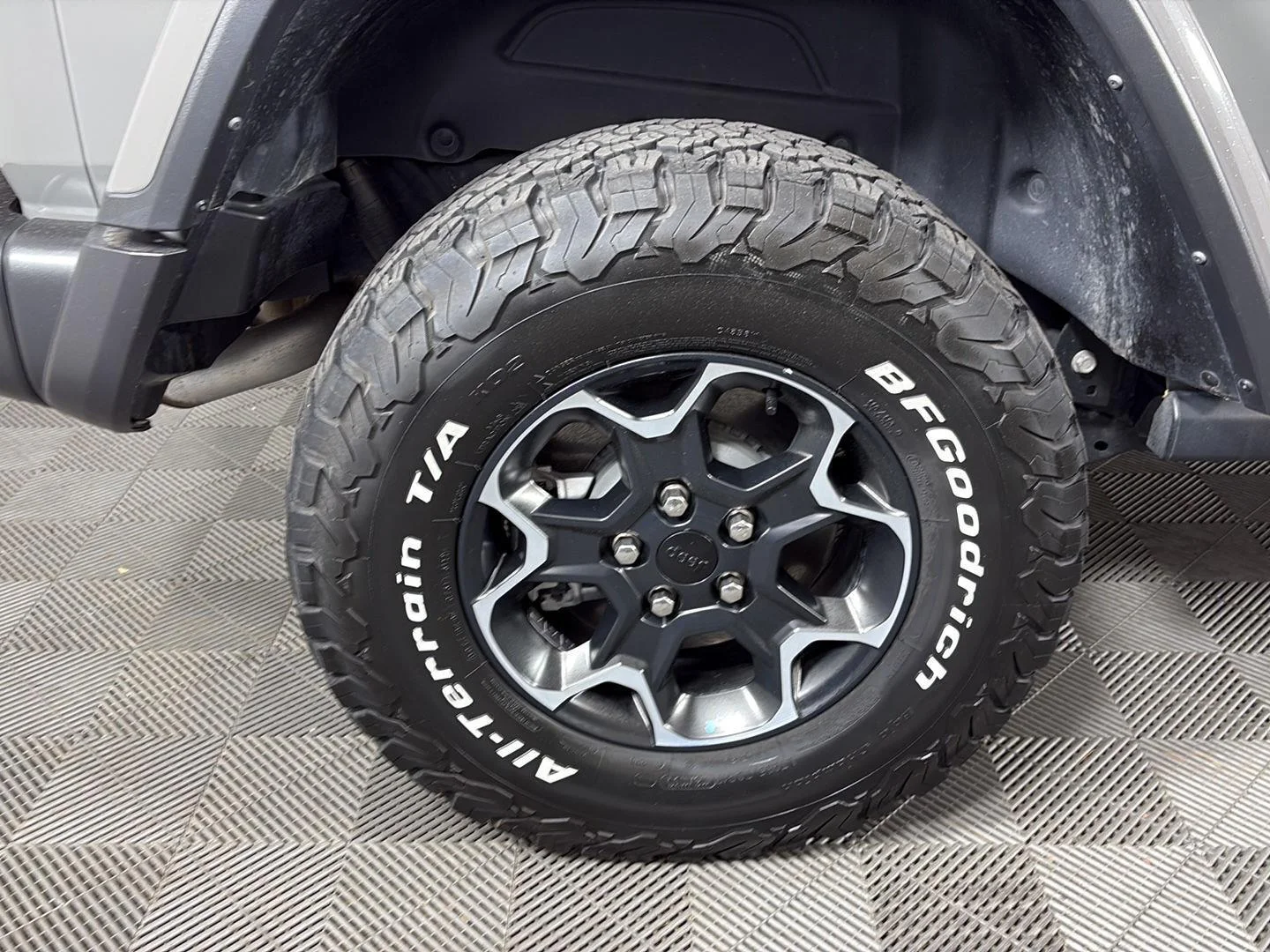 Used 2023 Sting-Gray Clearcoat Jeep Rubicon image 16