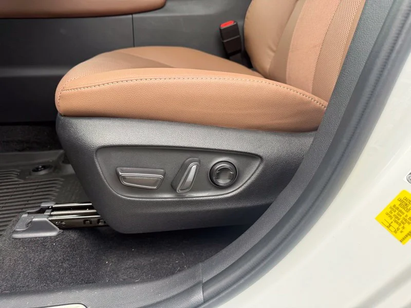 Used 2026 Beige Toyota MAX Platinum image 4