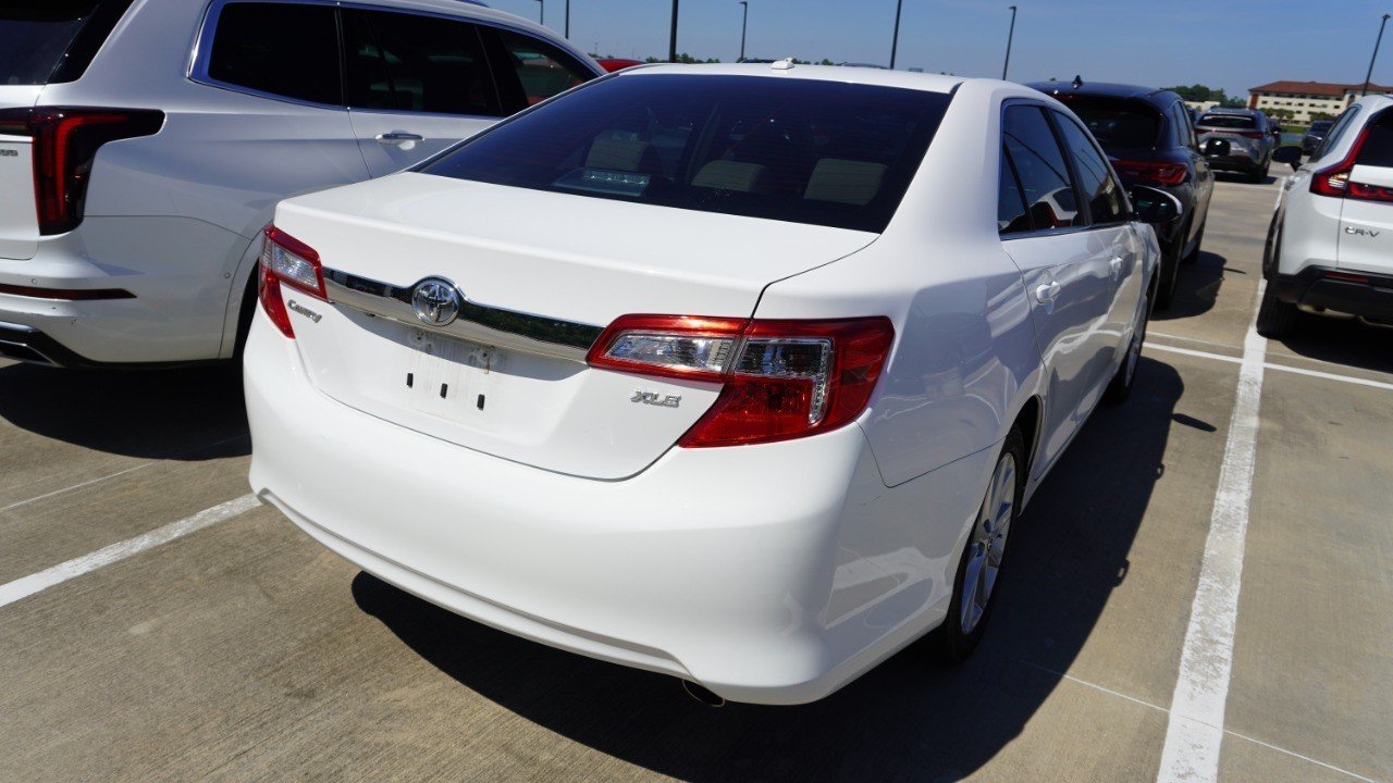 Used 2012 White Toyota XLE image 5