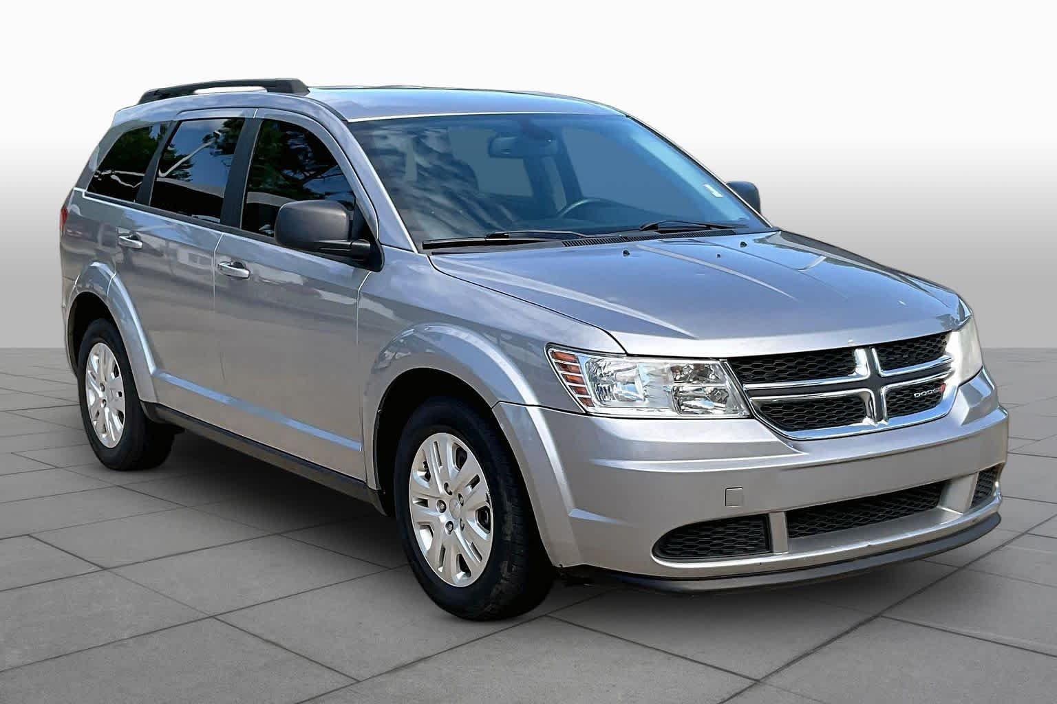 Used 2018 Billet Clearcoat Dodge SE image 3