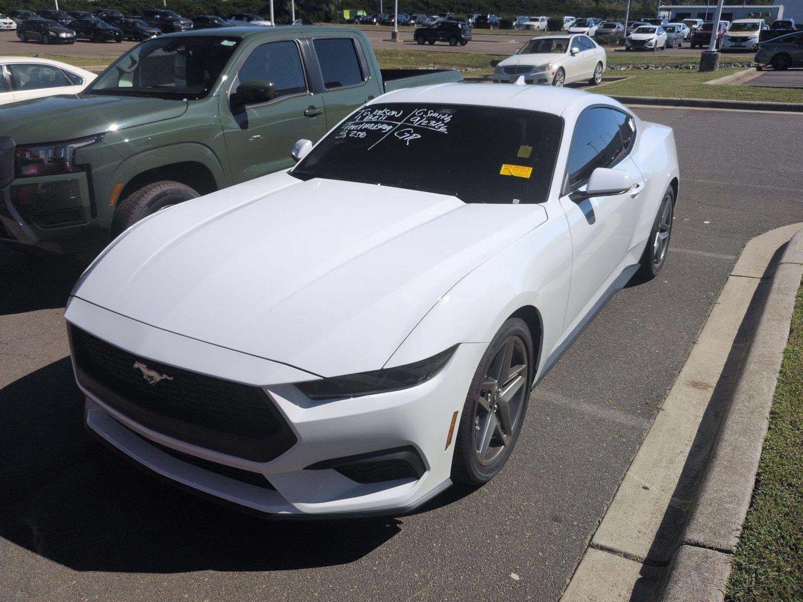 Used 2025 Oxford White Ford EcoBoost image 1