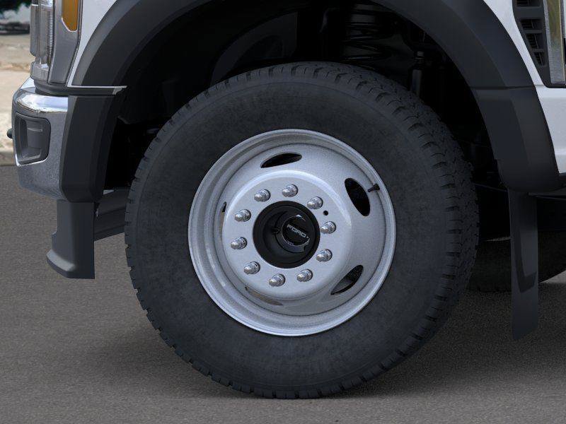 New 2025 Oxford White Ford F-550® XL image 21
