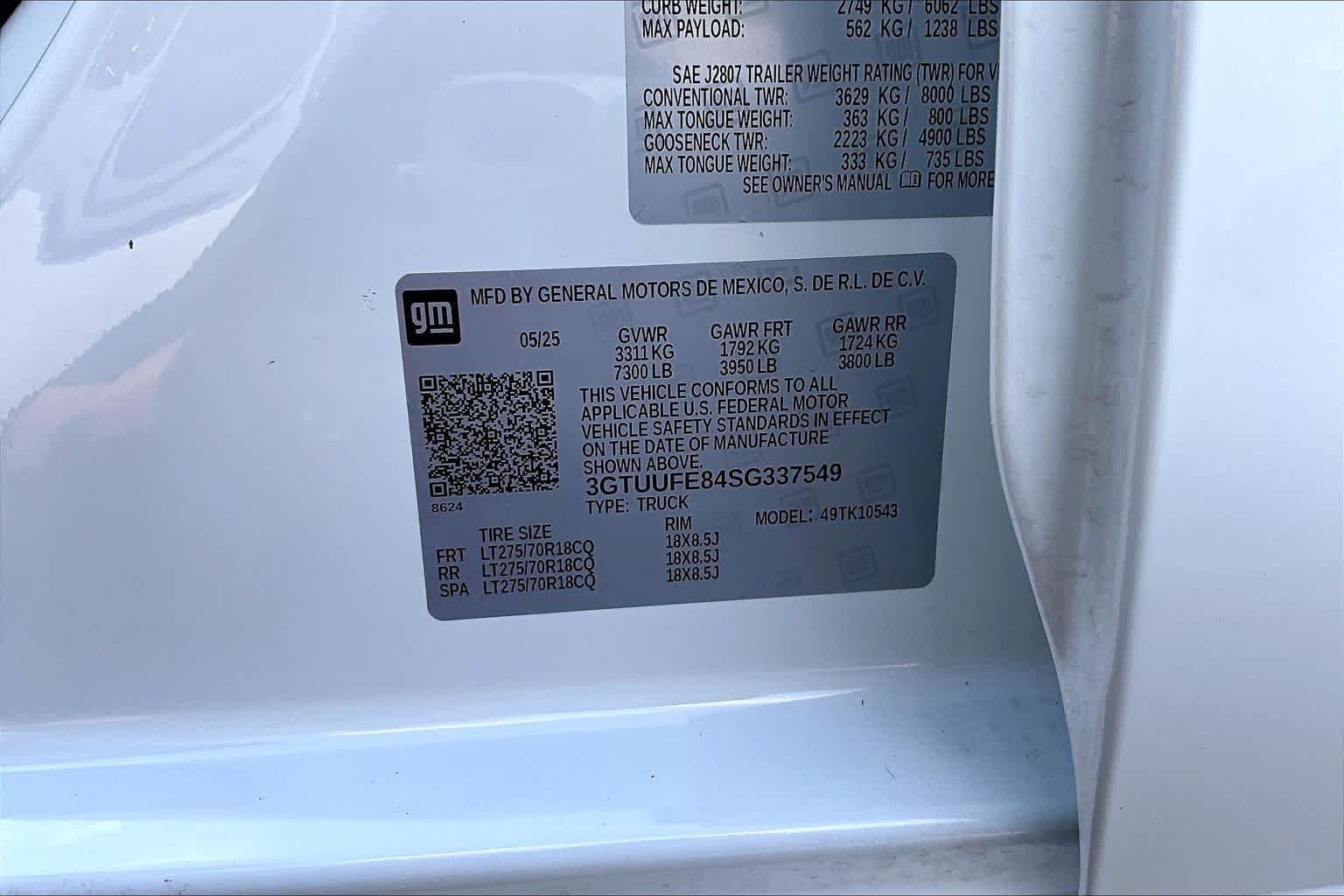 Used 2025 Summit White GMC AT4X image 38
