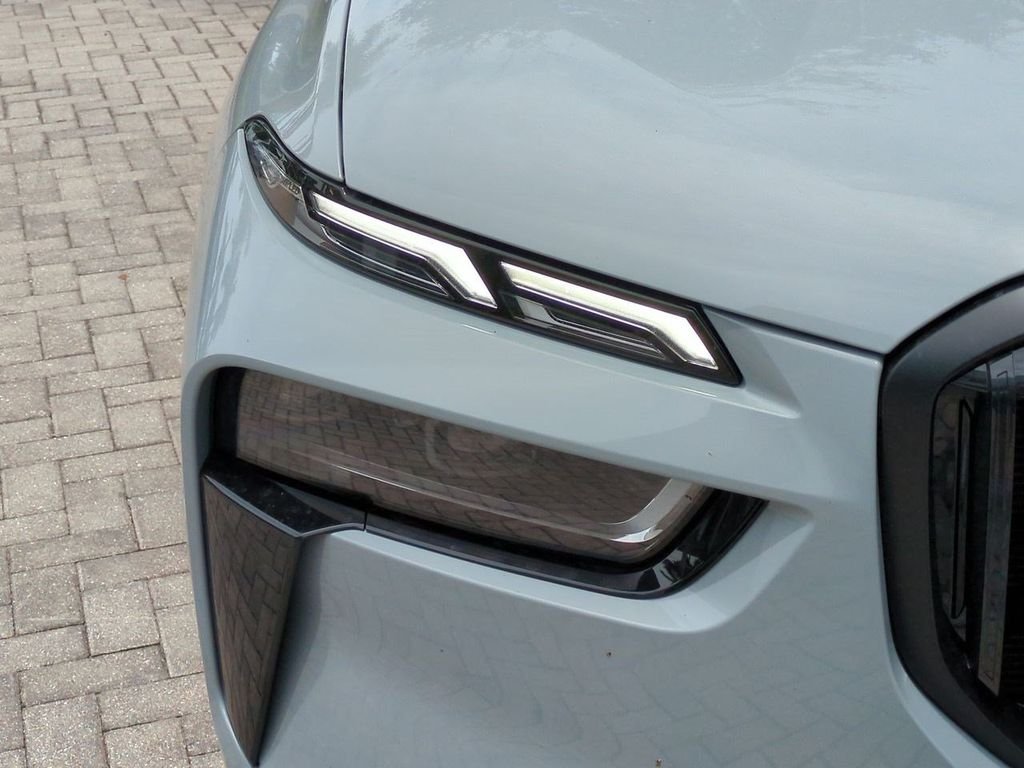 New 2027 Gray Metallic BMW xDrive40i image 10