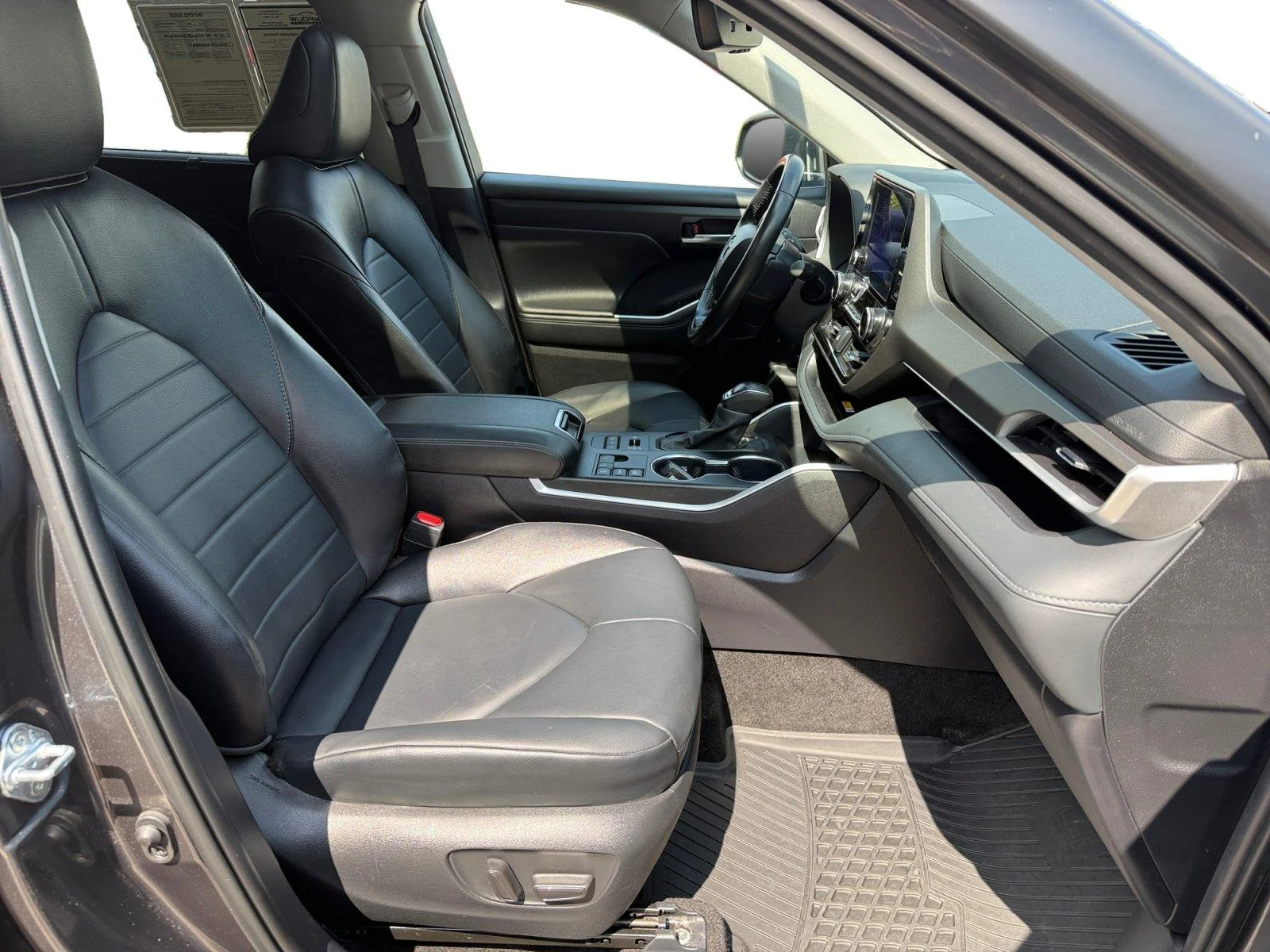 Used 2025  Toyota Platinum image 29