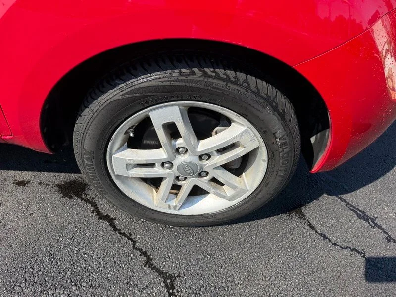 Used 2011 Red Kia Plus image 13