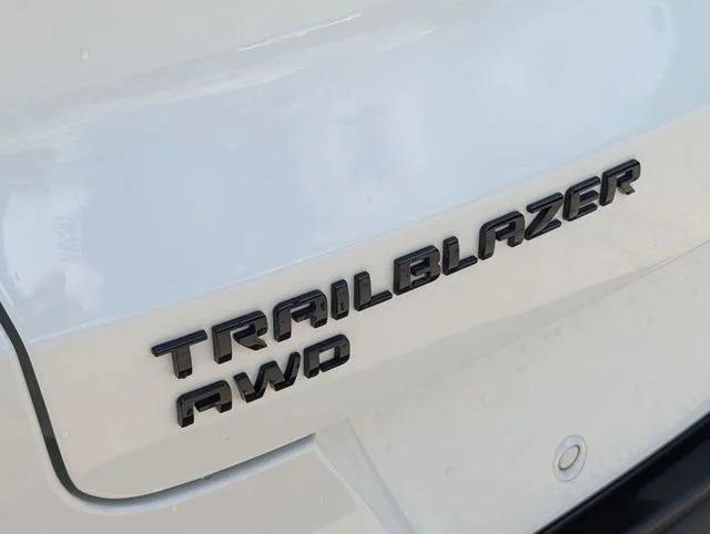 Used 2023 White Chevrolet RS image 33