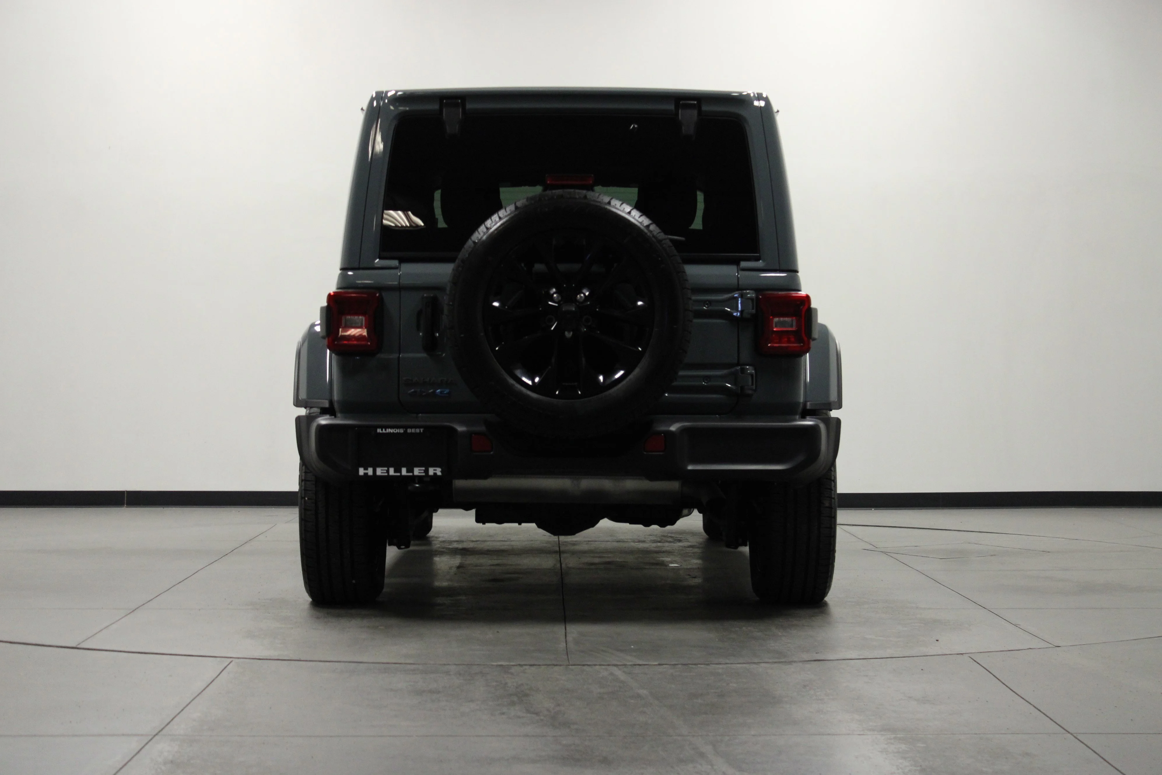 Used 2025 Anvil Clear Coat Jeep Sahara image 5