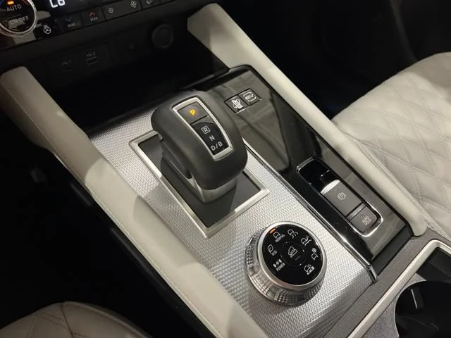 2025 Mitsubishi Outlander Plug-in Hybrid Platinum Edition - Photo 19